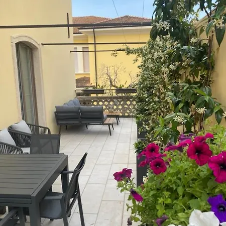 Junior Agli Archi アパート